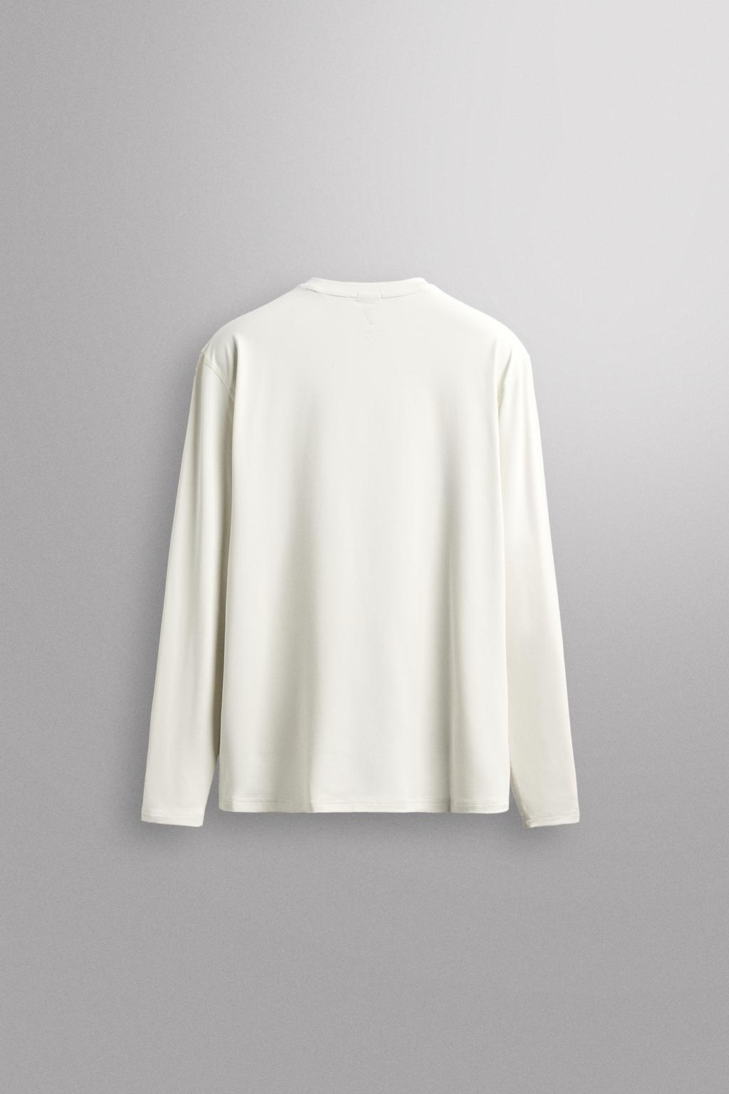 БАЗОВАЯ ФУТБОЛКА С ДЛИННЫМИ РУКАВАМИ ИЗ ВЫСОКОТЕХНОЛОГИЧНОЙ ТКАНИ