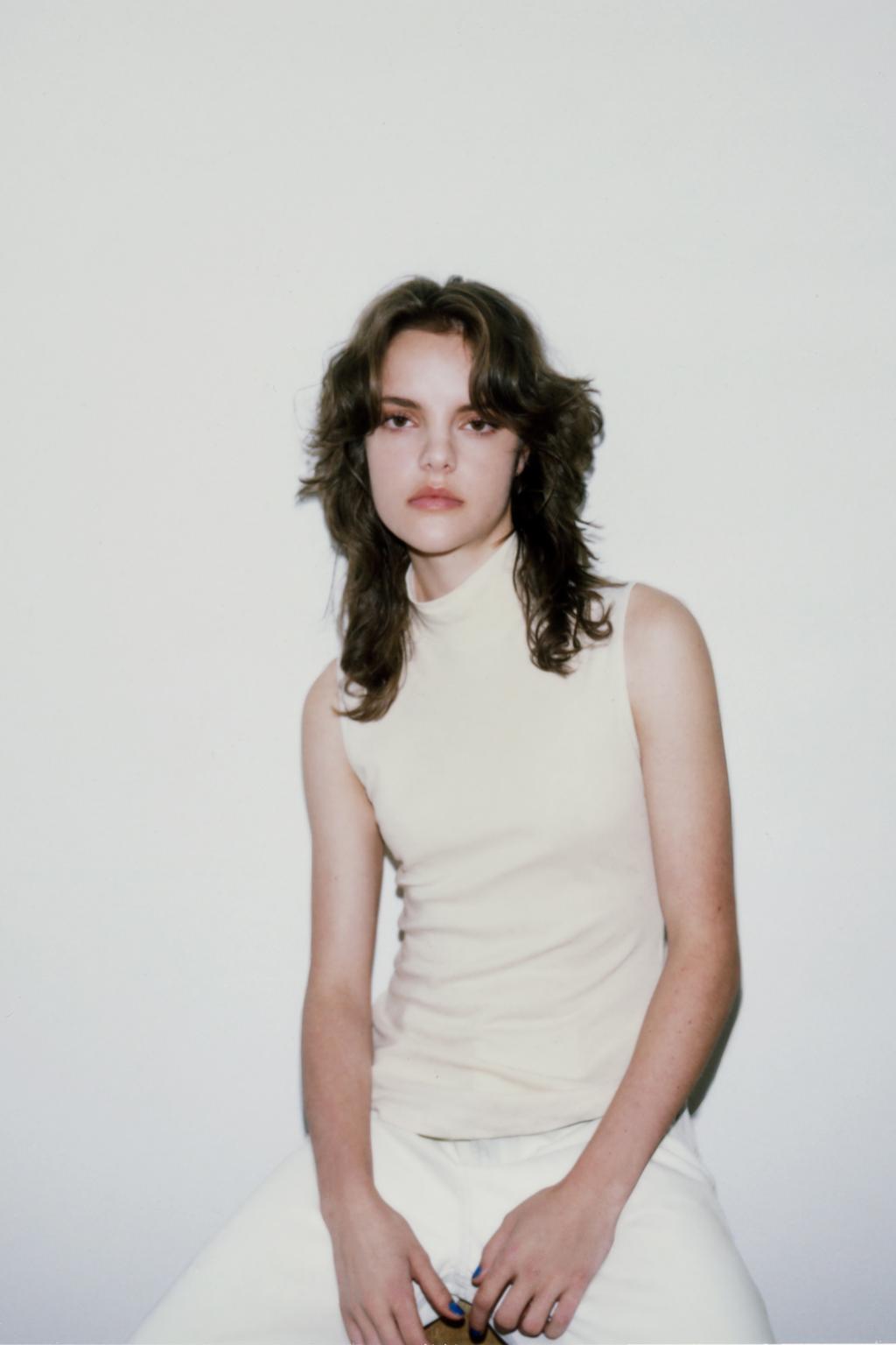 ФУТБОЛКА С ВОРОТНИКОМ-СТОЙКОЙ