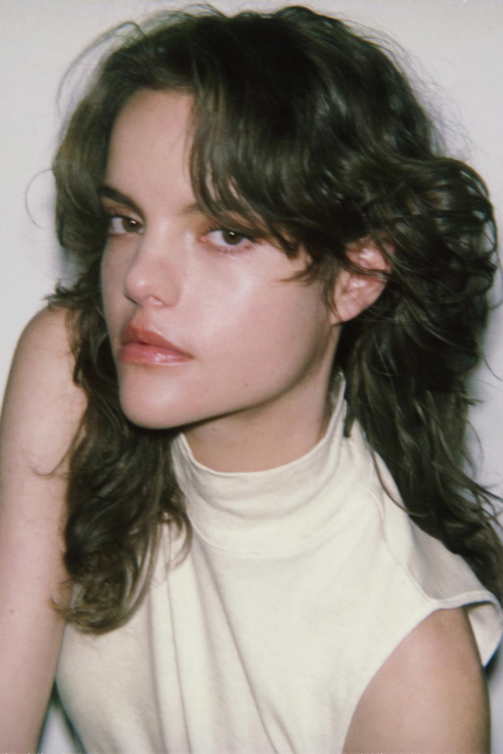 ФУТБОЛКА С ВОРОТНИКОМ-СТОЙКОЙ