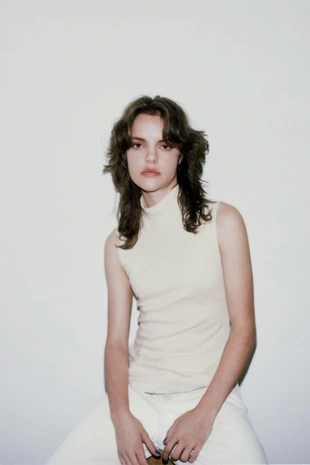 Футболка с воротником-стойкой- Заказать в России