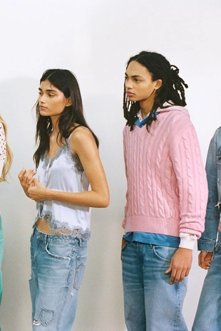 Джинсы TRF BOYFRIEND с сердцами и средней посадкой- Заказать в России