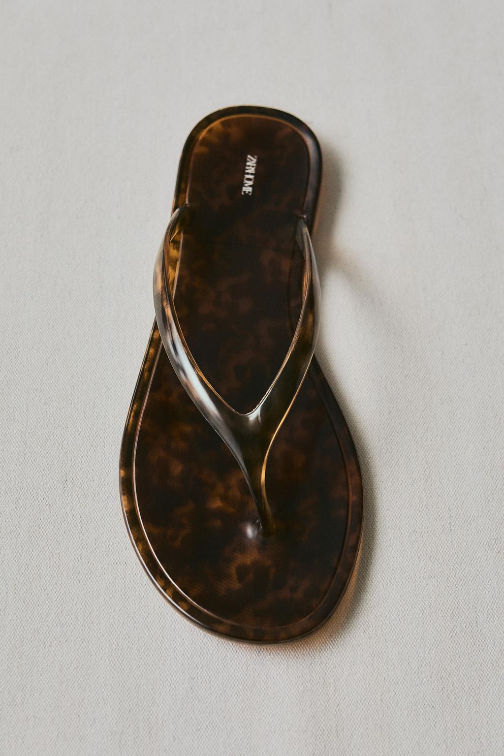 Сандалии на плоской подошве с эффектом черепаховой раковины