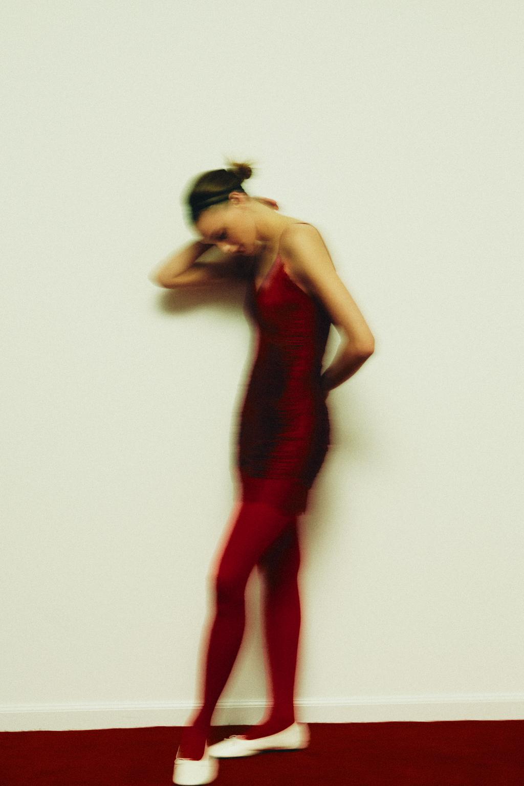 КОРОТКОЕ КРУЖЕВНОЕ ПЛАТЬЕ С БАХРОМОЙ