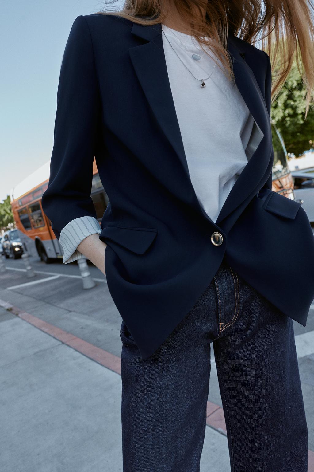 БЛЕЙЗЕР С ЗАВЕРНУТЫМИ РУКАВАМИ И ПРИНТОВАННЫМИ МАНЖЕТАМИ