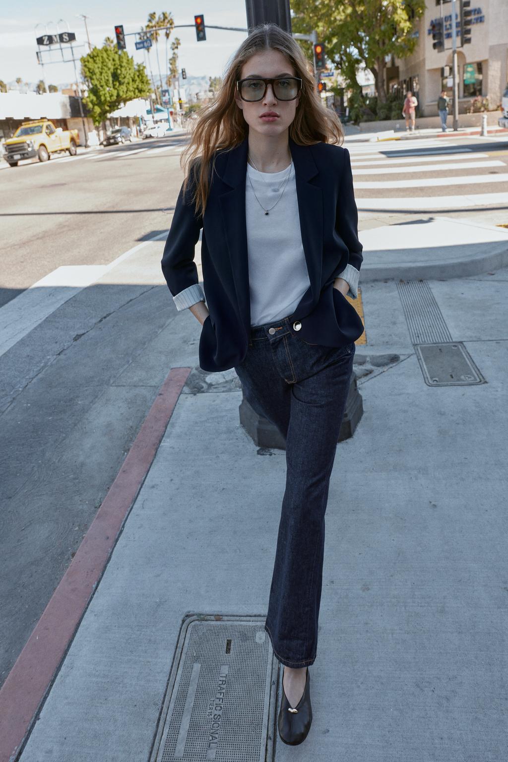 БЛЕЙЗЕР С ЗАВЕРНУТЫМИ РУКАВАМИ И ПРИНТОВАННЫМИ МАНЖЕТАМИ