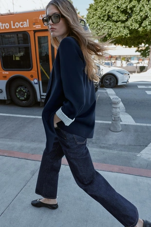 Блейзер с завернутыми рукавами и принтованными манжетами- Заказать в России