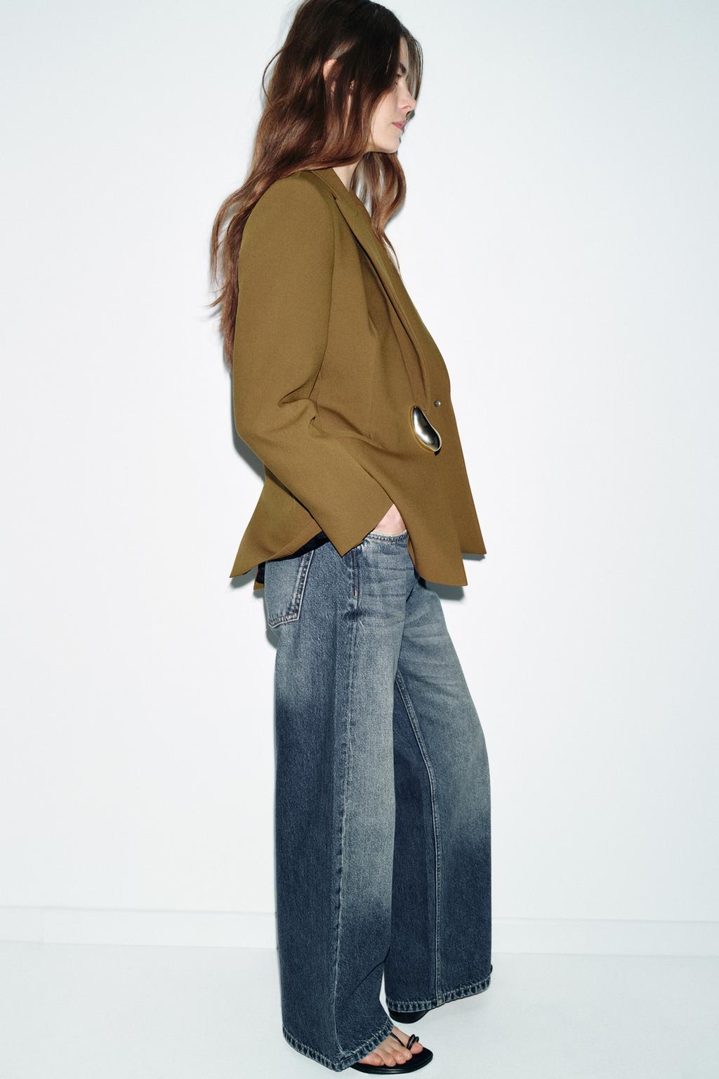 ПРИТАЛЕННЫЙ БЛЕЙЗЕР С ФУРНИТУРОЙ