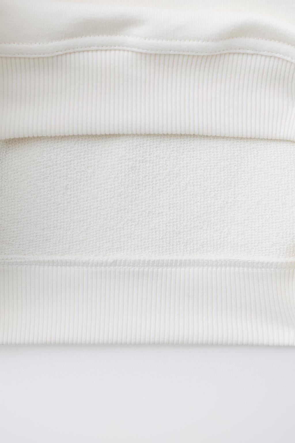 ТОЛСТОВКА С КОНТРАСТНЫМ ВОРОТНИКОМ В РУБЧИК