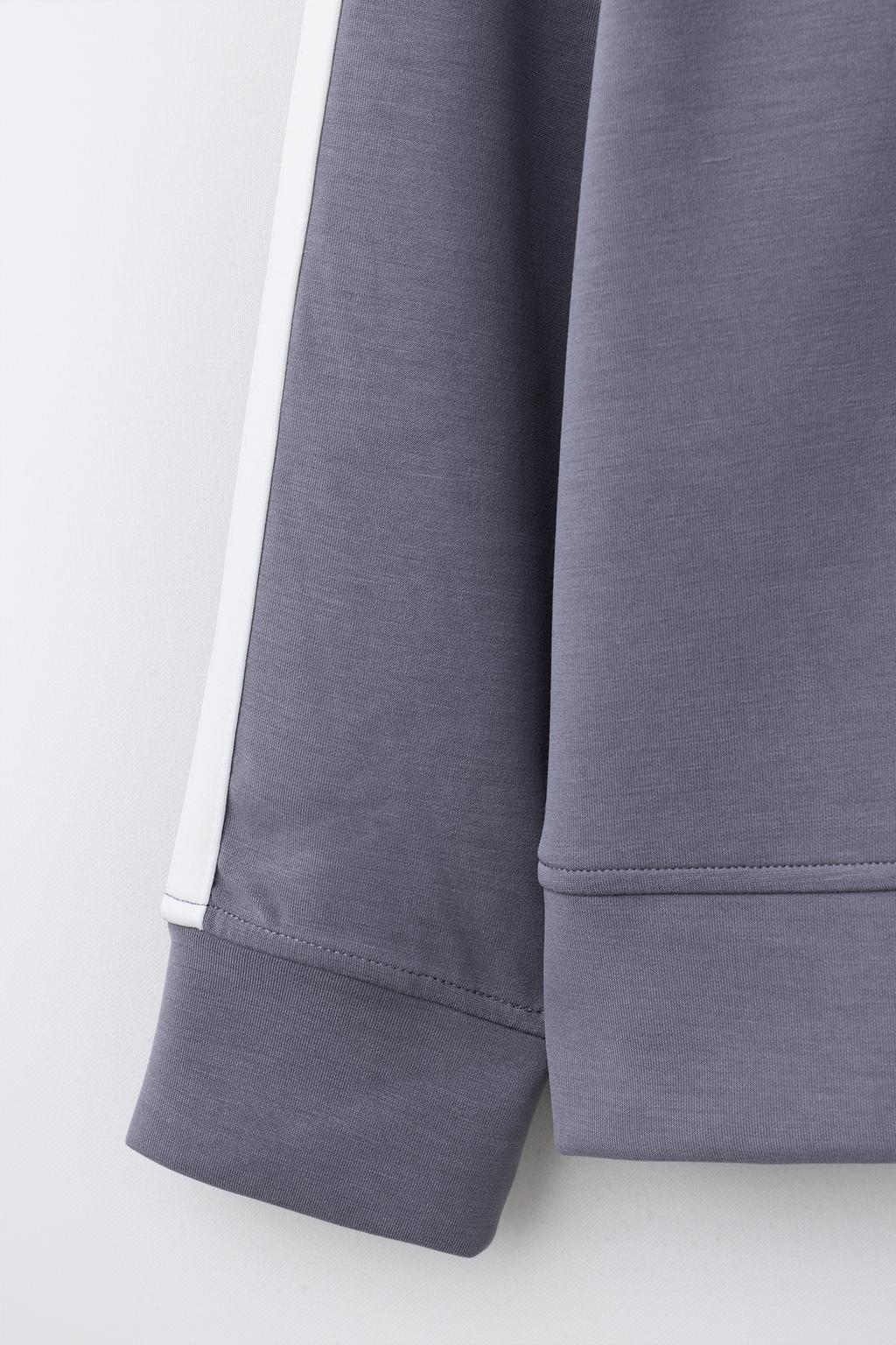 ТОЛСТОВКА С КОНТРАСТНЫМИ ПОЛОСАМИ ИЗ МОДАЛА