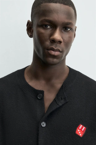 Кардиган с нашивкой в виде игральных костей и сердец- Заказать в России