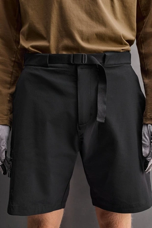 Шорты-карго из высокотехнологичной ткани- Заказать в России