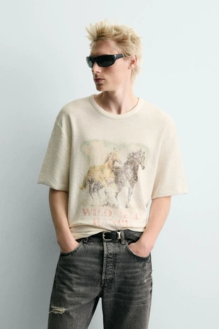 Трикотажная футболка с контрастным принтом- Заказать в России