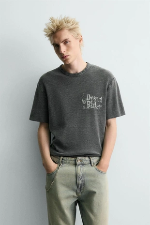 Трикотажная футболка с контрастным принтом- Заказать в России