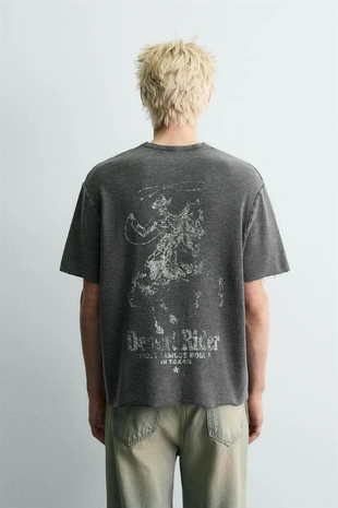 Трикотажная футболка с контрастным принтом- Заказать в России