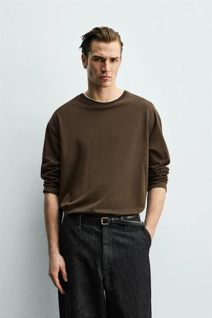 Футболка с двойными контрастными деталями