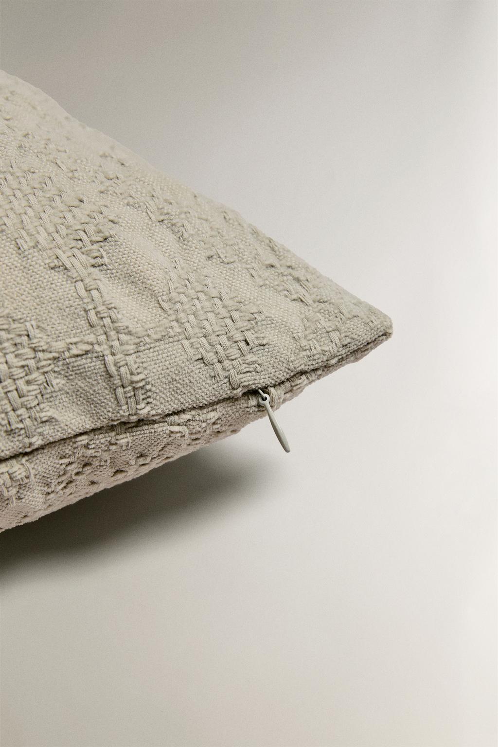 Чехол для подушки с жаккардовым узором