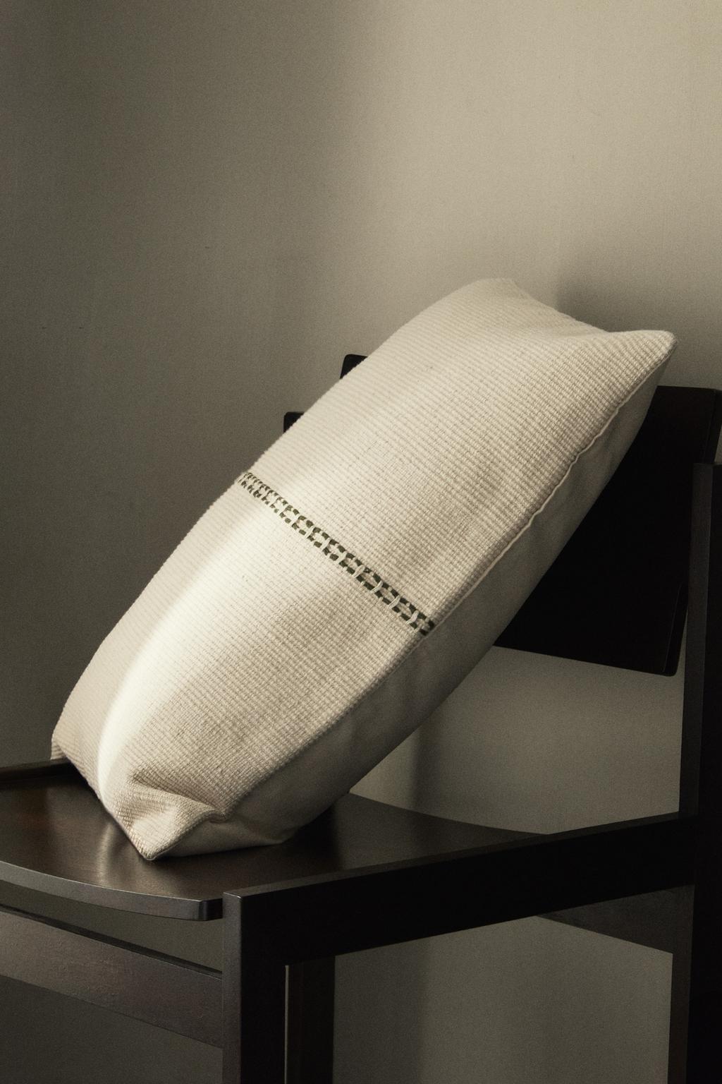 Чехол для подушки с двойной линией