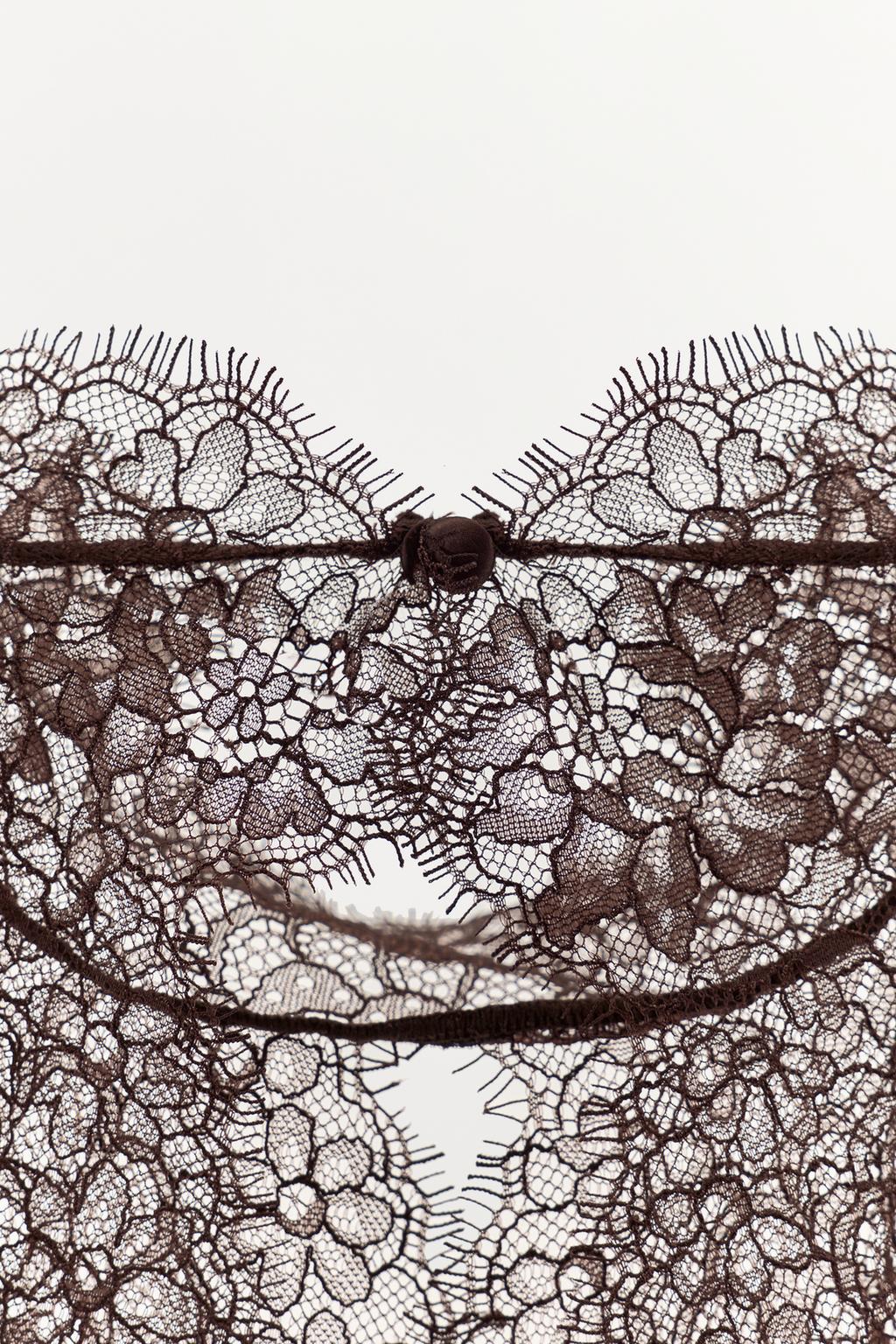 КОМБИНИРОВАННОЕ БОДИ С КРУЖЕВОМ И ВЫРЕЗОМ СЗАДИ