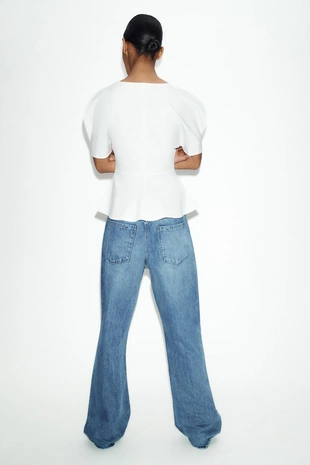 Мягкая футболка с баской