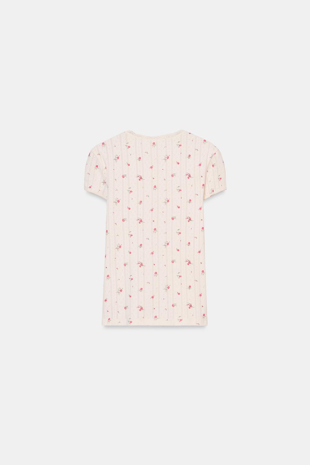 ФУТБОЛКА С ПЕРФОРАЦИЕЙ И ЦВЕТАМИ