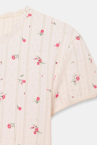 Футболка с перфорацией и цветами- Заказать в России