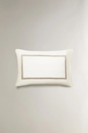 Наволочка с геометрической вышивкой из сатина- Заказать в России