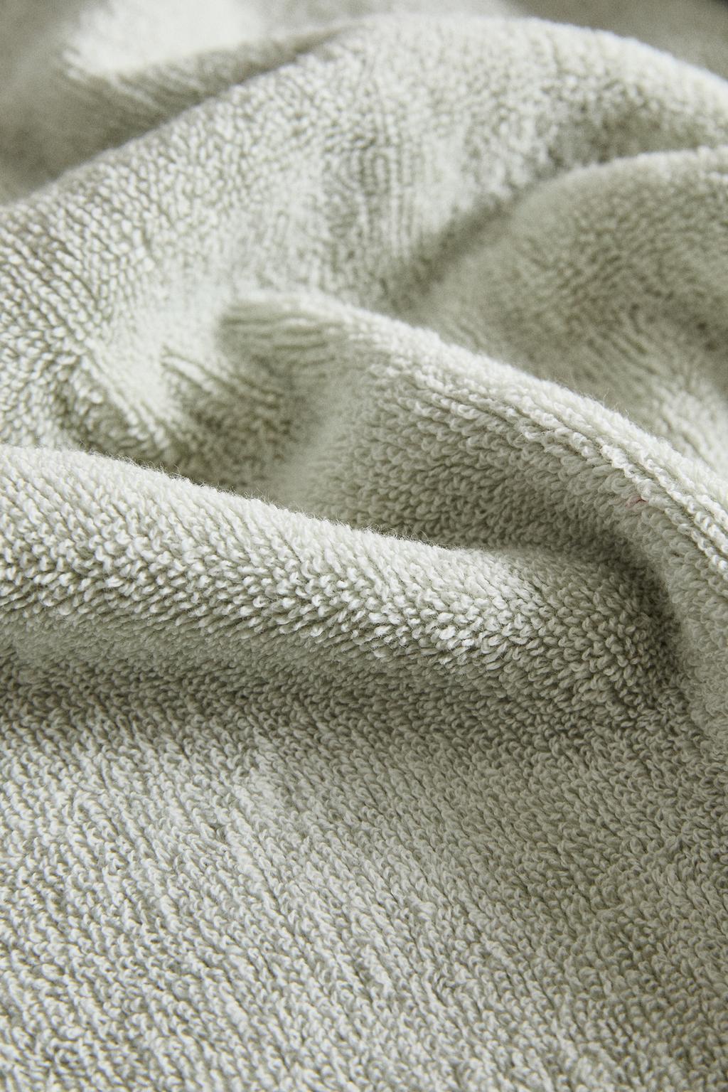 Полотенце для ванны с отделкой каймой