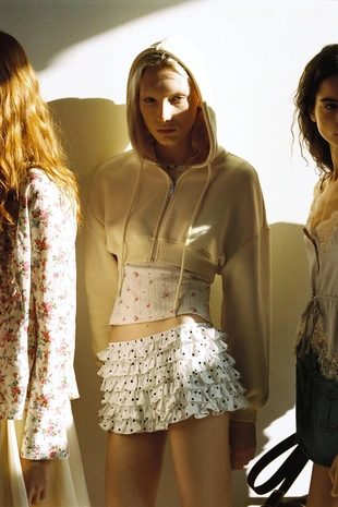 Укороченная толстовка с капюшоном- Заказать в России