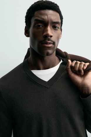 Свитер из 100% шерсти с V-образным вырезом- Заказать в России