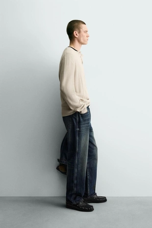 Свитер с рельефной тканью и отложным воротником