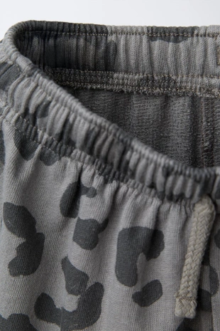 Брюки STRAIGHT из мягкой ткани с анималистическим принтом- Заказать в России