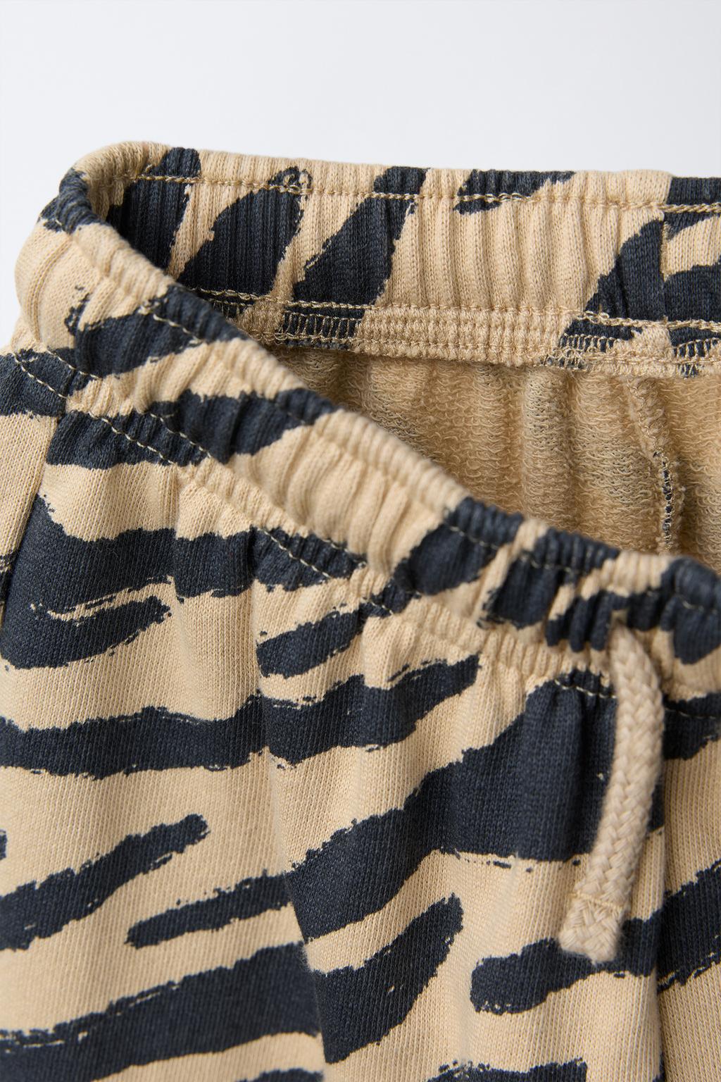 БРЮКИ STRAIGHT ИЗ МЯГКОЙ ТКАНИ С АНИМАЛИСТИЧЕСКИМ ПРИНТОМ