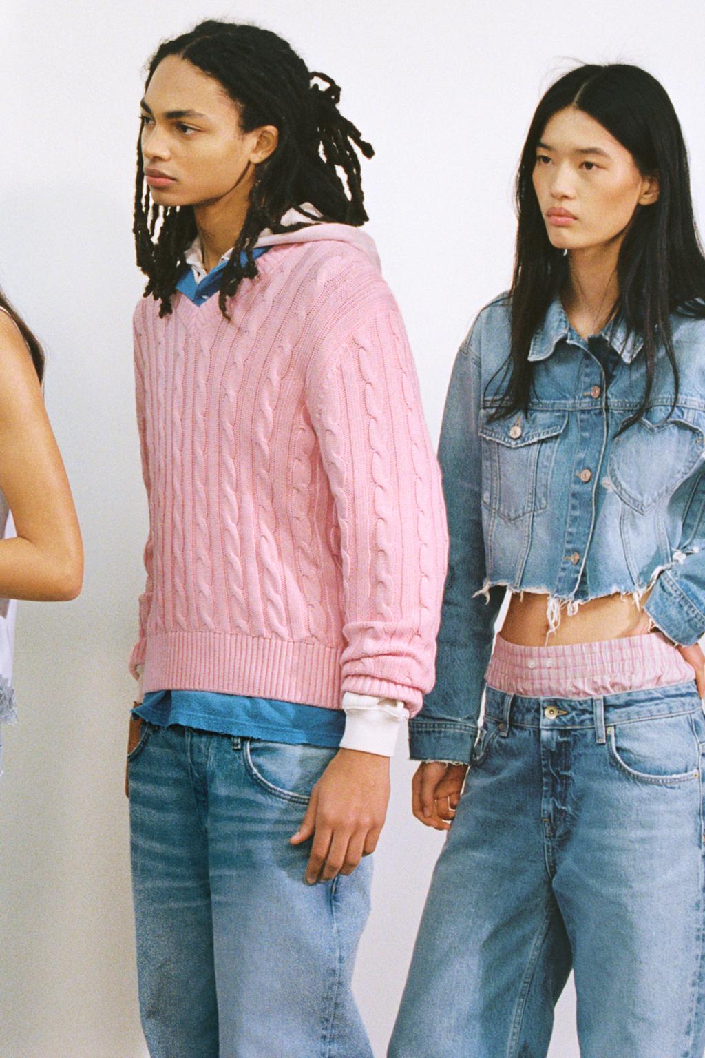 УКОРОЧЕННАЯ ДЖИНСОВАЯ КУРТКА TRF С СЕРДЦАМИ