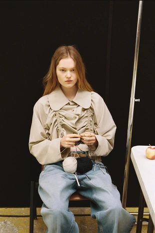 Короткая куртка-тренч с рюшами- Заказать в России