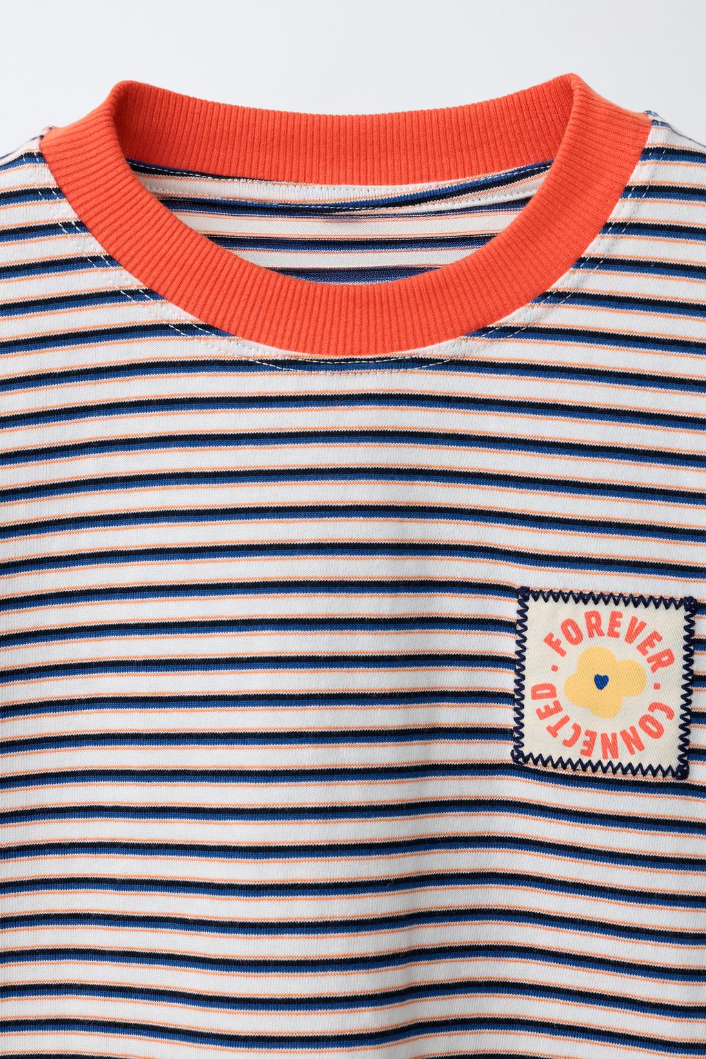 ФУТБОЛКА В ПОЛОСКУ С НАШИВКОЙ