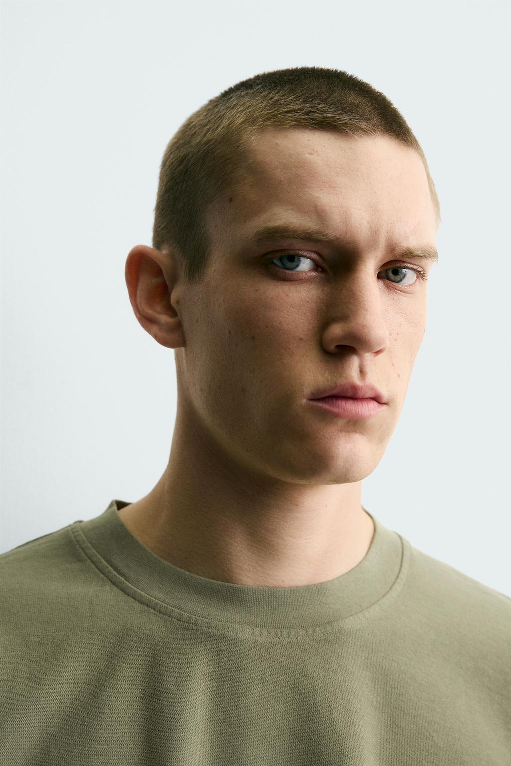 БАЗОВАЯ ФУТБОЛКА ИЗ РЕЛЬЕФНОЙ ТКАНИ