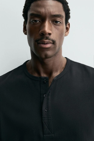 Футболка с воротником на пуговицах- Заказать в России