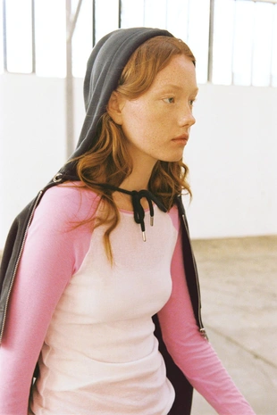 Футболка SUPIMA® с контрастными рукавами- Заказать в России