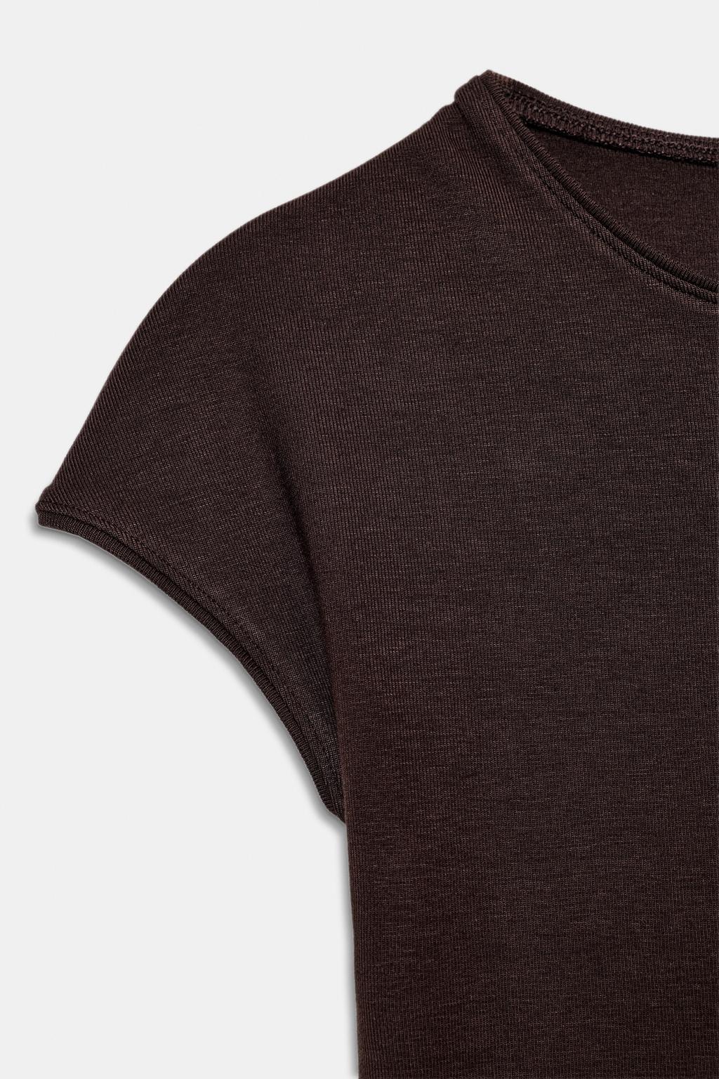 УКОРОЧЕННАЯ ФУТБОЛКА С КОРОТКИМИ РУКАВАМИ