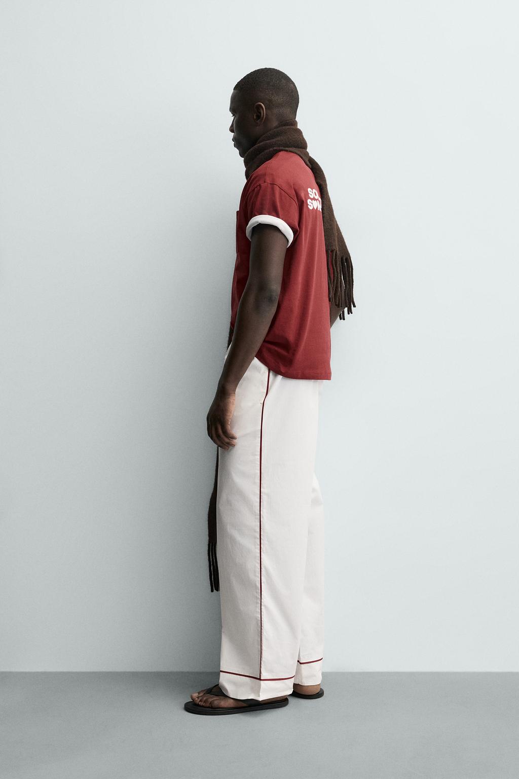 ФУТБОЛКА СО ВШИТЫМ КАРМАНОМ И НАДПИСЬЮ