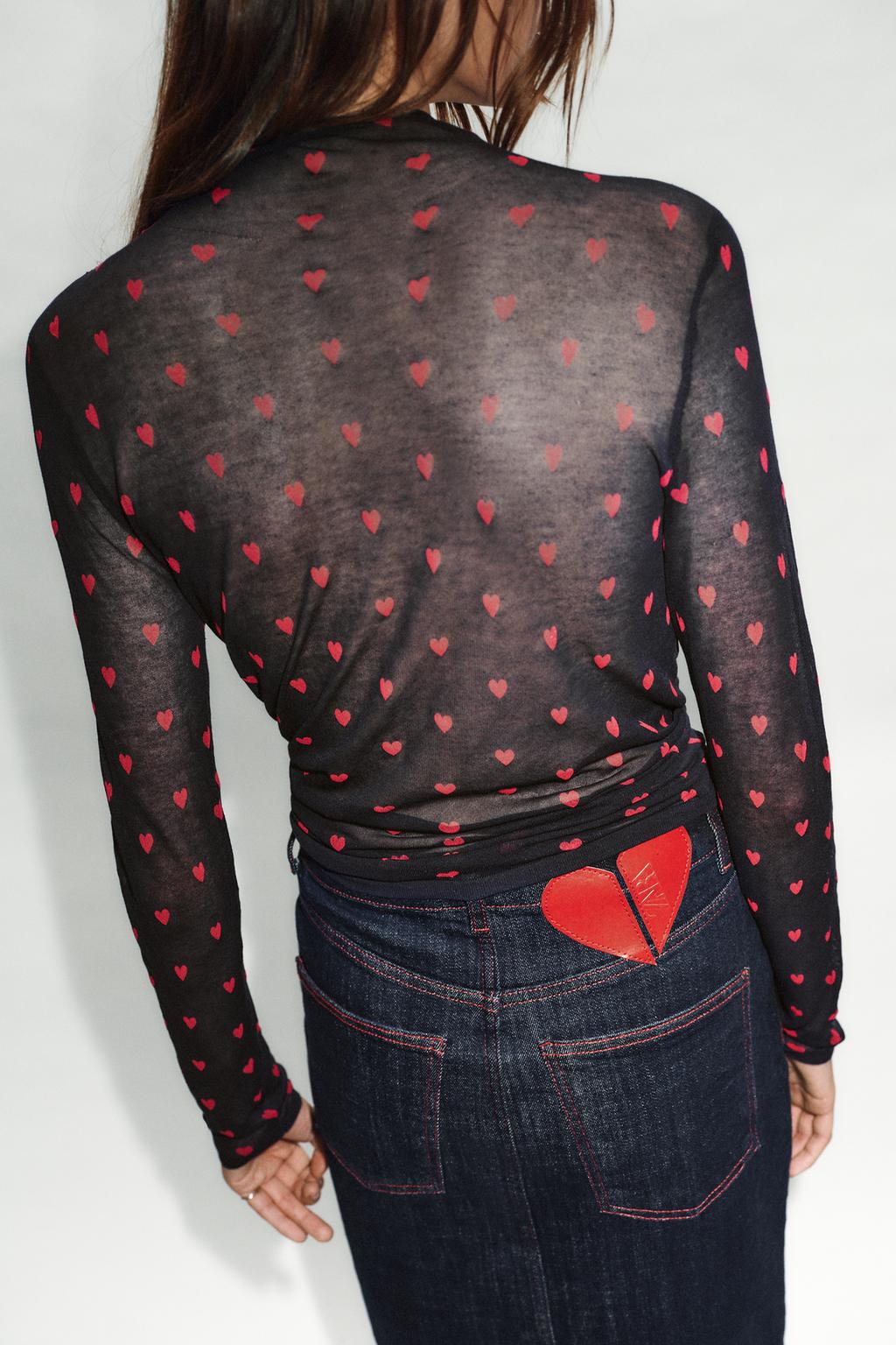 СВИТЕР ТОНКОЙ ВЯЗКИ С СЕРДЦАМИ