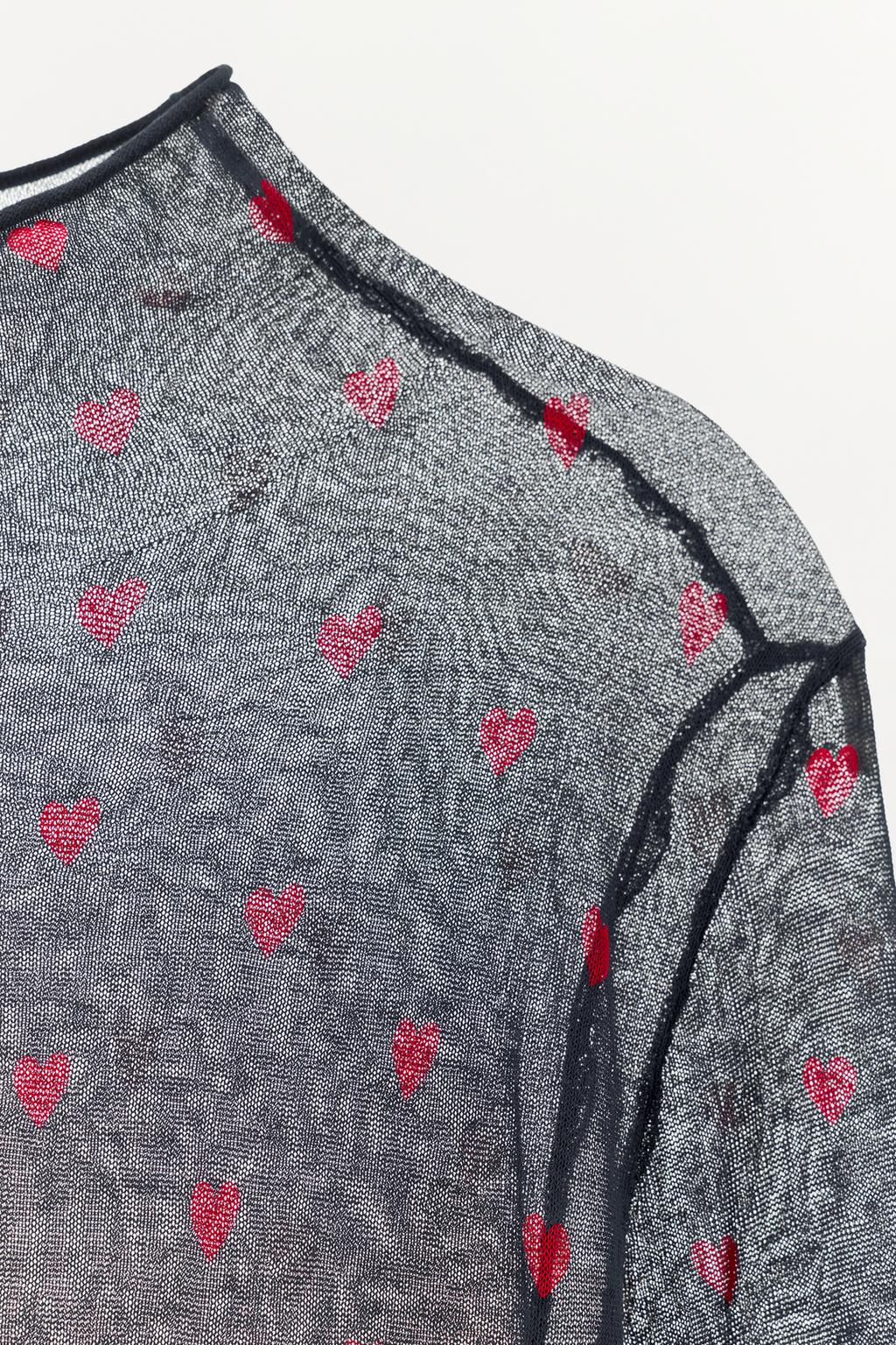 СВИТЕР ТОНКОЙ ВЯЗКИ С СЕРДЦАМИ