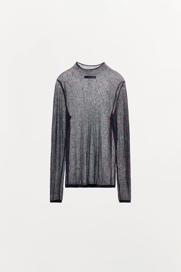 Тонкий трикотажный топ с сердечками