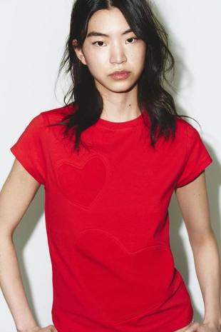 Футболка с короткими рукавами и сердечками- Заказать в России