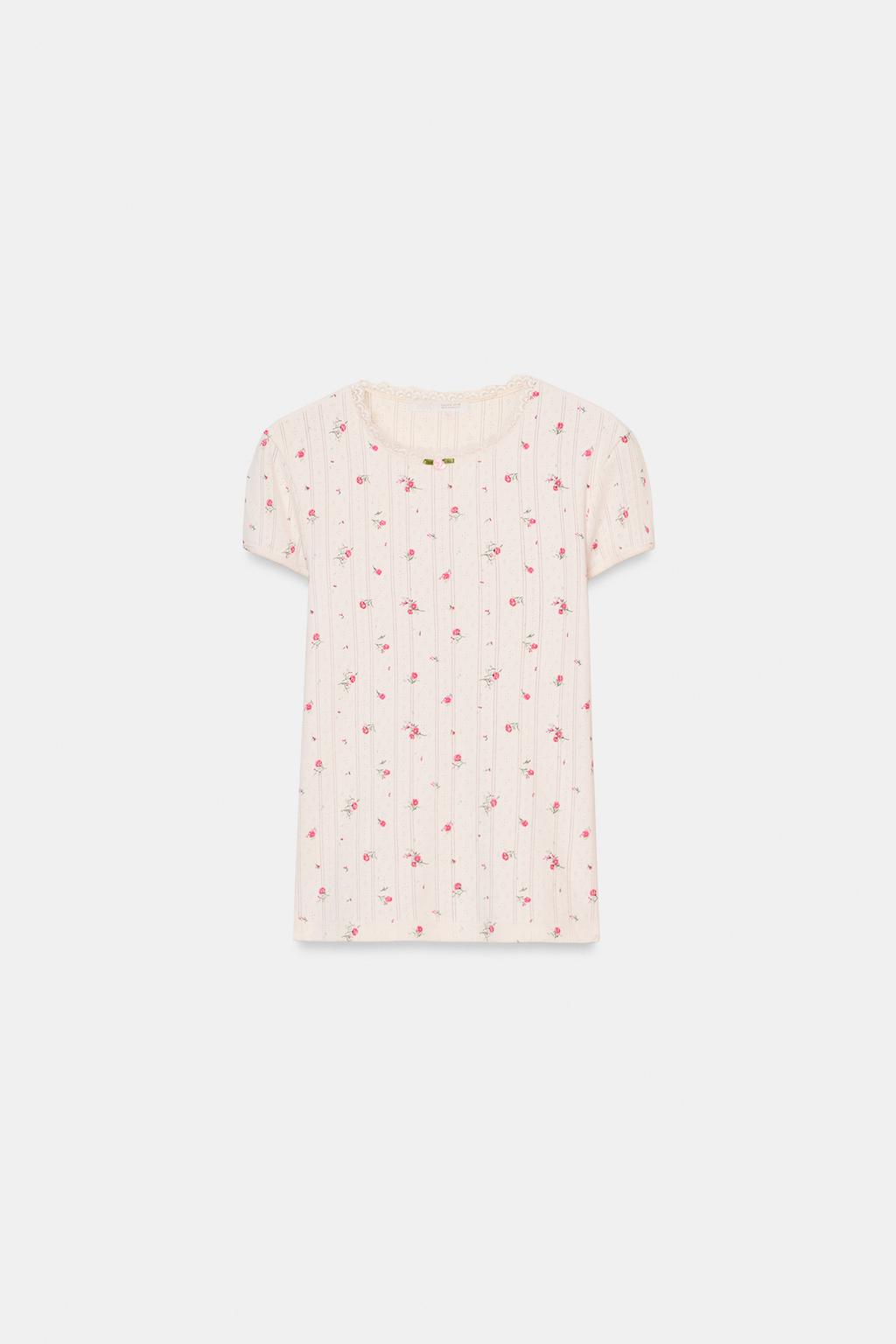 ФУТБОЛКА С ПЕРФОРАЦИЕЙ И ЦВЕТАМИ