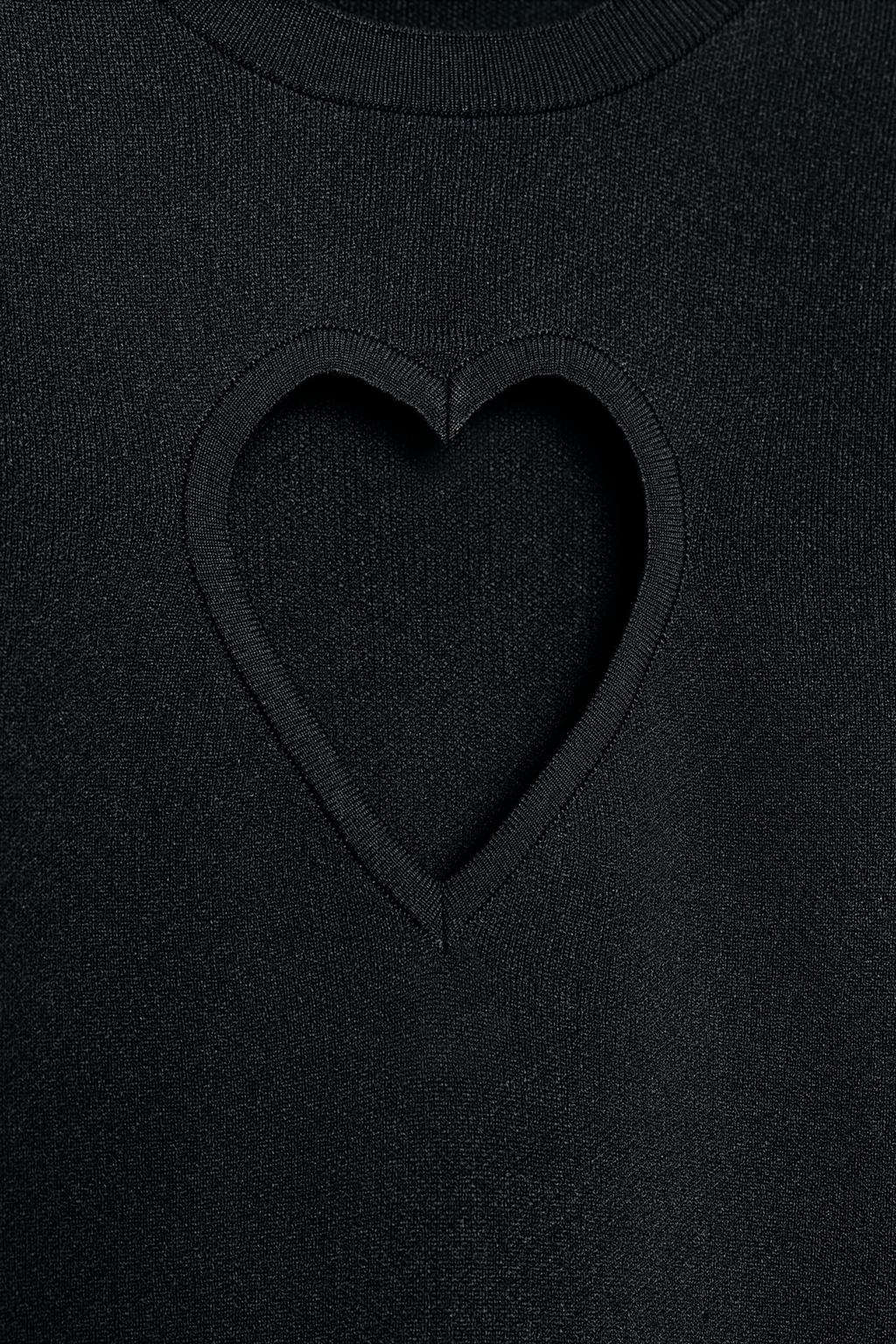 СВИТЕР С ВЫРЕЗОМ «СЕРДЦЕ»
