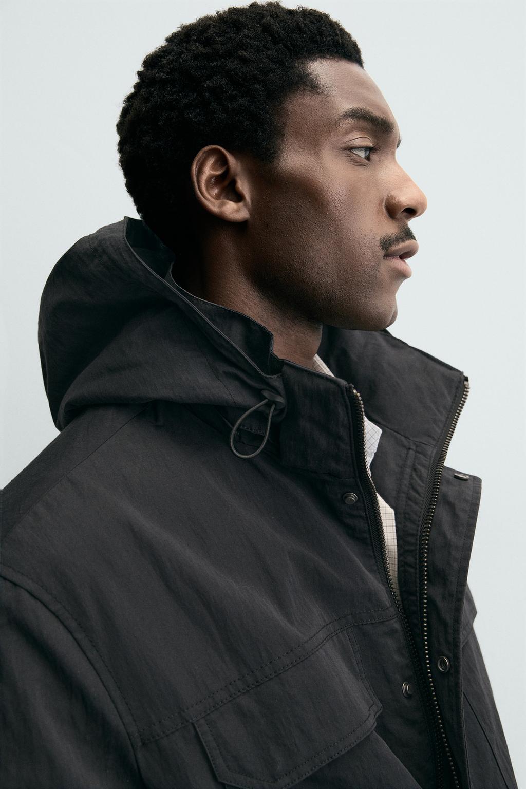 ПАРКА ИЗ ВЫСОКОТЕХНОЛОГИЧНОЙ ТКАНИ С КАРМАНАМИ