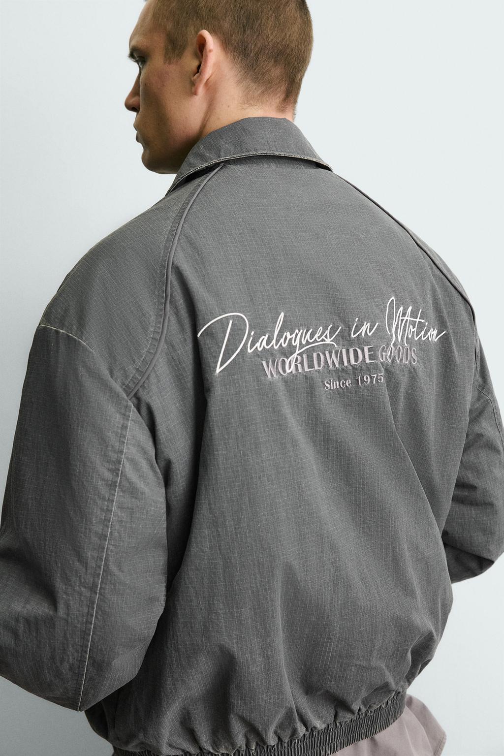 УТЕПЛЕННАЯ КУРТКА С РЕЛЬЕФНОЙ ТКАНЬЮ