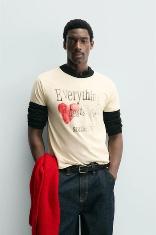 Футболка в рубчик с контрастным сердцем- Заказать в России