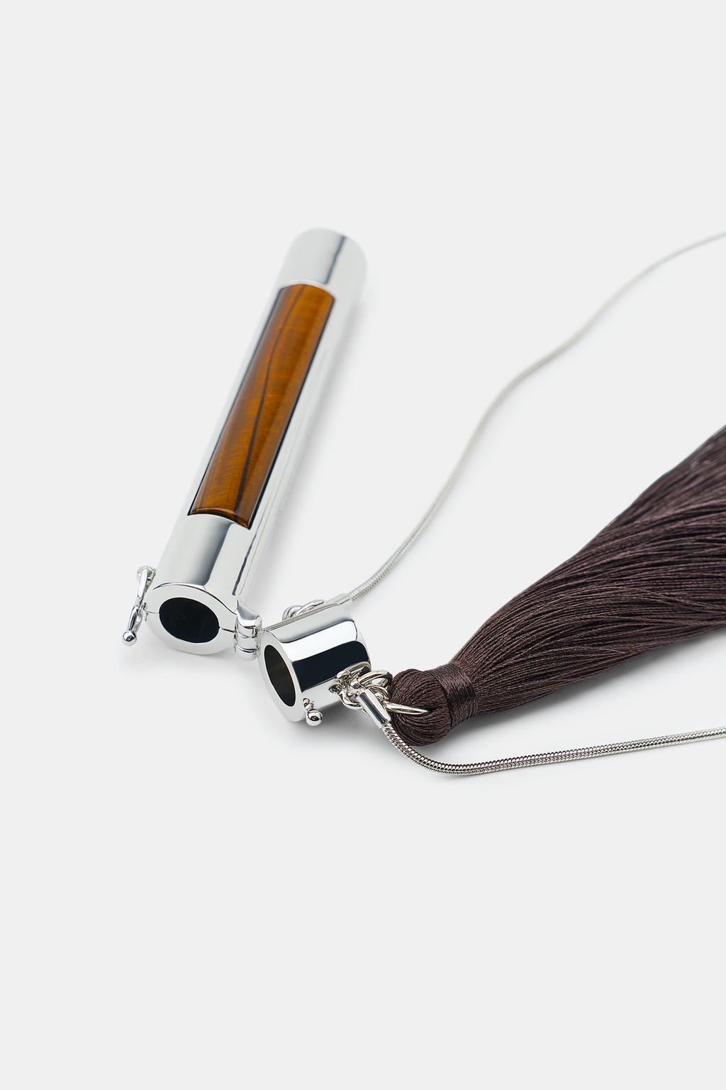 Ожерелье с металлическими трубками и бахромой